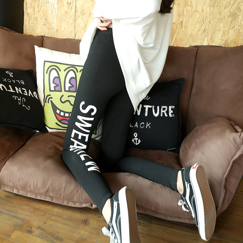 今年流行的打底裤，显瘦又百搭，青春活力显著