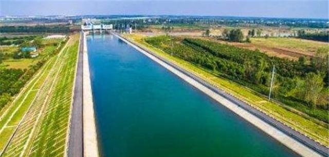 南水北调沿途的“蒸发与损失”严重，为何当初不采用管道运输呢？