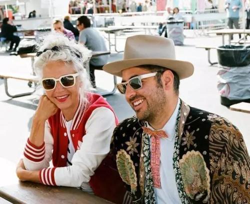 连62岁老太太都美丽地环游世界，你还有理由邋遢？