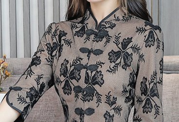 过了46岁，不用刻意扮嫩，瞧这几款旗袍裙，穿上不俗不媚有韵味