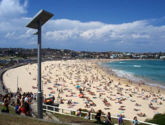 世界上最温柔的海:海里无一动物能存活,却能让人类晒太阳看报纸