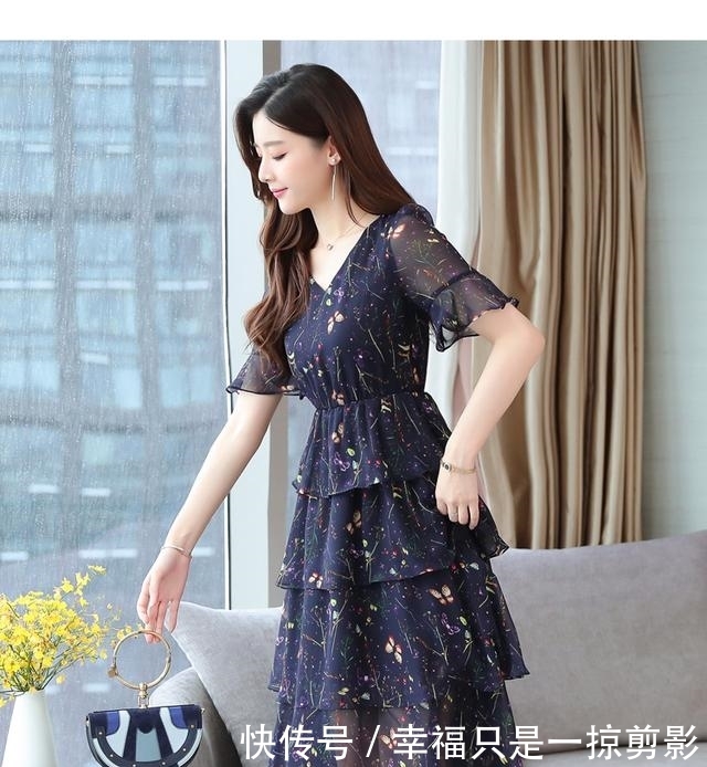  出动：立体裁剪显瘦版型设计，气质时尚风格，穿出动人的S型曲线身材