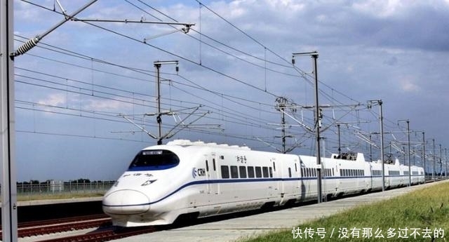  「清洗」外国人不明白，高铁脏了该如何清洗，看完中国洗车过程