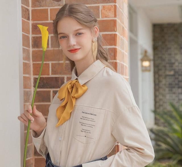  「配饰」白衬衫百穿不厌 配饰搭出彩