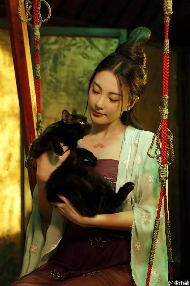 围观｜为啥只有张雨绮“炫富”自黑？大概因为她颜值没话说！