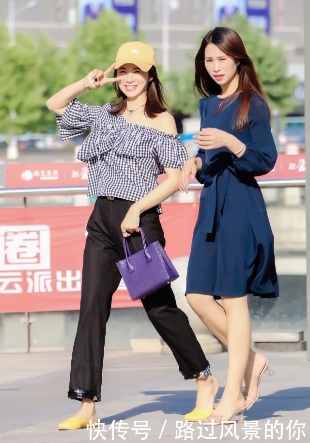 『没想到』长腿闺蜜出门一个穿裙子,一个穿裤子,没想到衣服穿错的最美