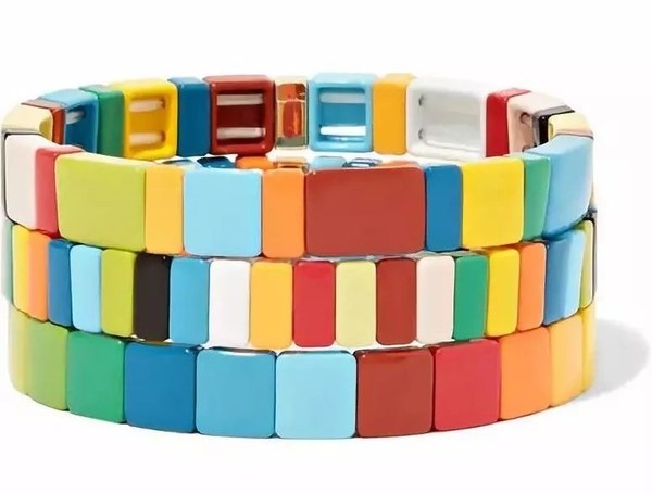 101女孩的少女感 原来靠这些“塑料”单品就能get