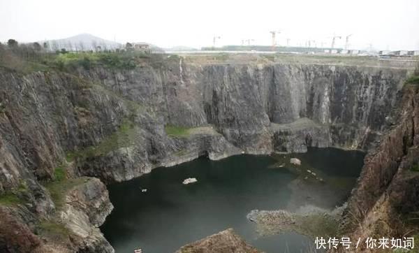  「成就」日本挖坑, 中国人用20亿填, 如今成就世界之最, 日本人