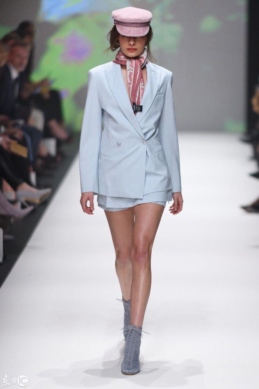 时装周|气质型的设计，大方简洁，很结合实际，可以参考的穿搭