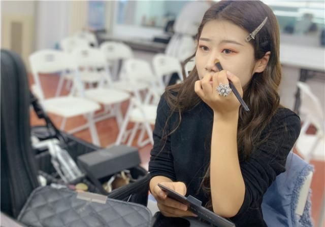  初学者学@成为一名优秀的化妆师，作为新手化妆师的你还差些什么？