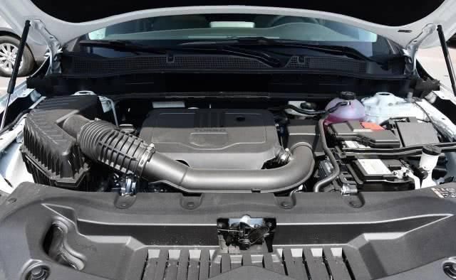  高配：中高配只卖丐版途昂价，237匹有9AT支持，5米大7座油耗7.4L