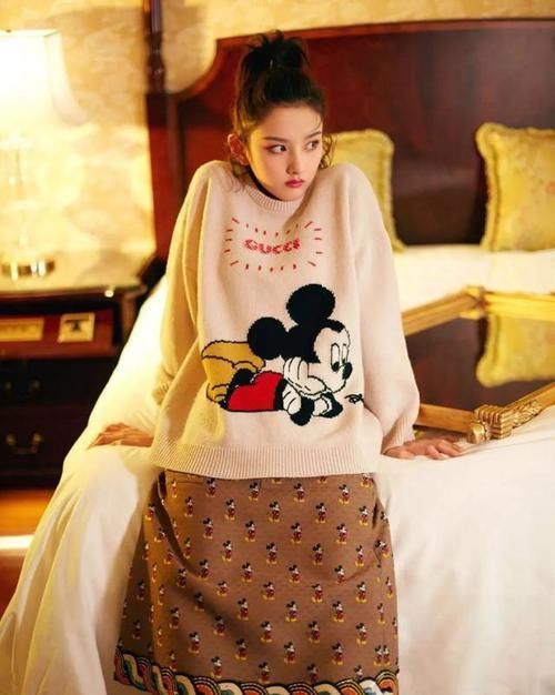  『针织衫』早春不知道怎么穿？针织衫帮你解决大问题，减龄还时髦