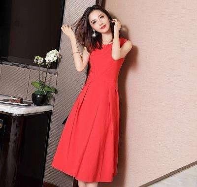  个性■实在不懂现在的年轻人, 纹身代表个性吗? 但妹子怪好看的吧?