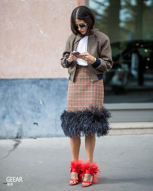 让时尚达人教你把格子裙怎样穿出经典时髦感!