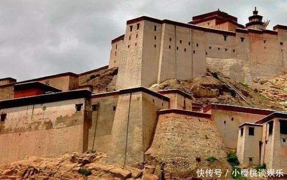  归属于@这个小镇有1.4万平方公里，人口不到3000，是中国最大一