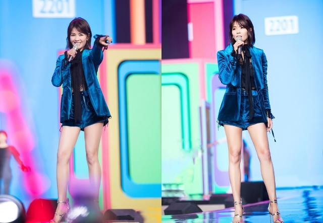 刘涛穿印花裙现身，大红唇无敌了，网友：这是40岁最美的模样！