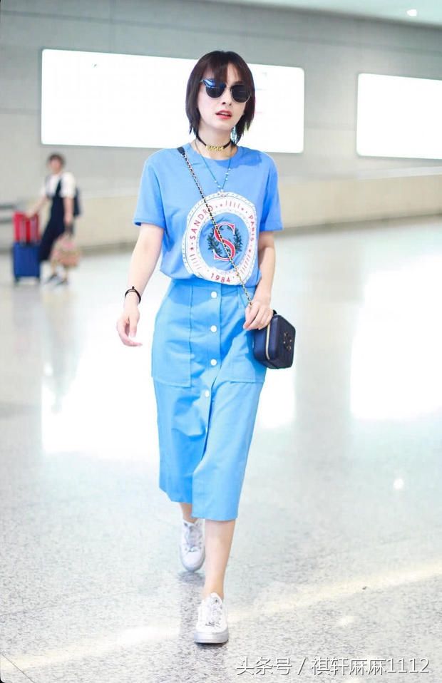 一米六的吴昕一身海军蓝穿出一米七既视感!网友:腰太细!