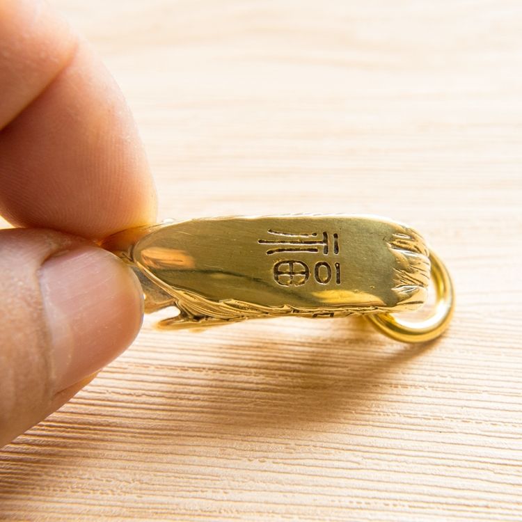 老公说:少抽两盒中华烟，也要买下这黄铜小物，看上去帅的不得了