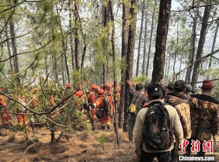  『力量』四川木里森林火灾扑救全力进行：3000多人参与扑救