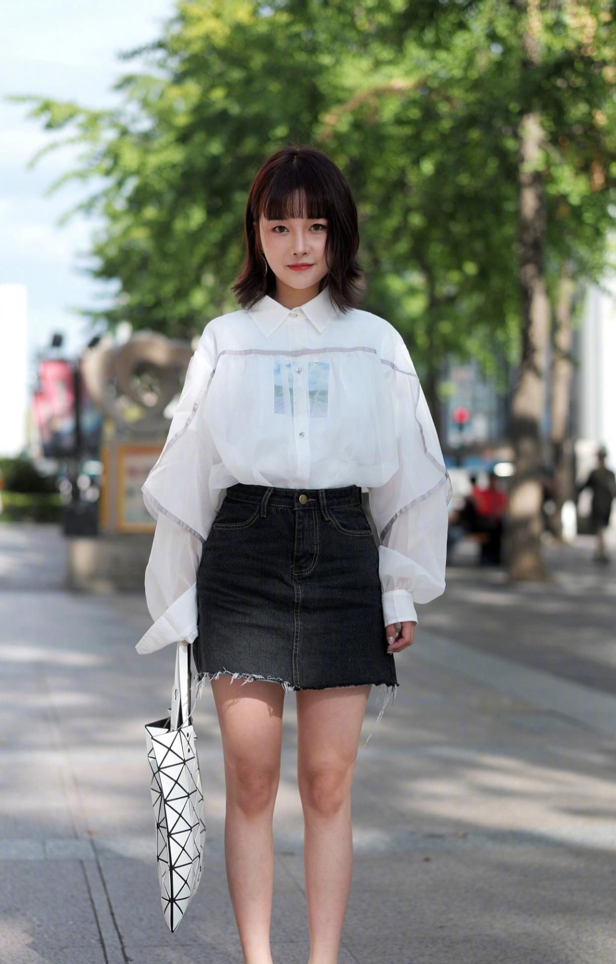 「上线」美女街拍:如果我消失了,谁会每天开着微信傻傻的等着我上线