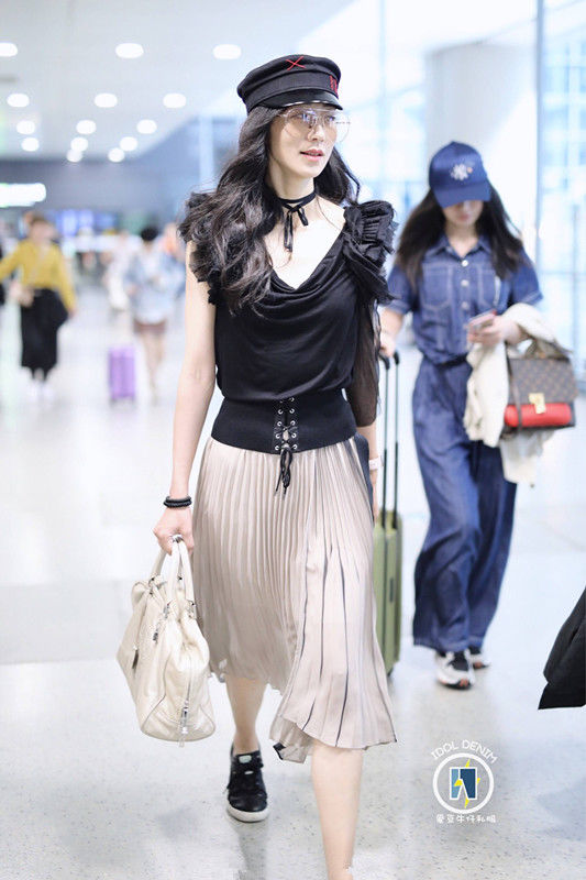 韩雪这身穿搭太好看了，气质脱俗，时尚感爆棚