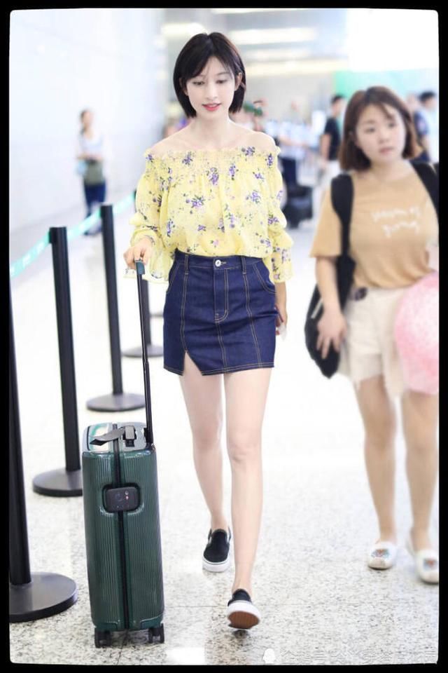 张俪嫌超短裙太紧，特意剪开一道口子，网友：女神也疯狂！