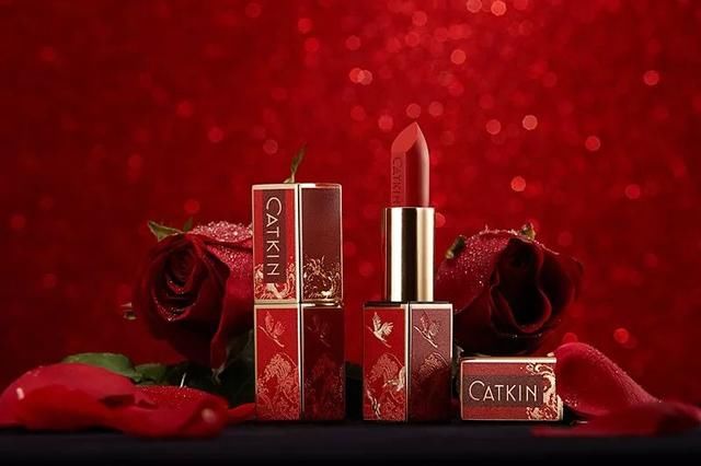 张天爱、戚薇素颜一言难尽,但涂个口红瞬间颜值开挂!我服了!