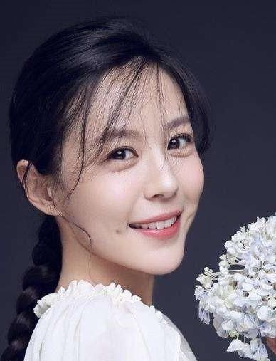『漂亮』女生脸上有这3个'窝',是典型的'美人脸',精致漂亮有魅力