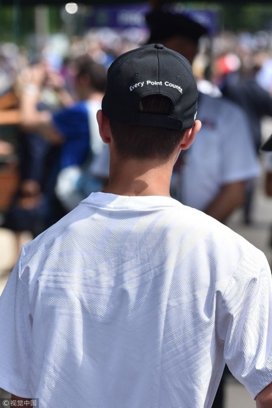 "小贝"二儿子罗密欧戴上牙套颜值暴跌