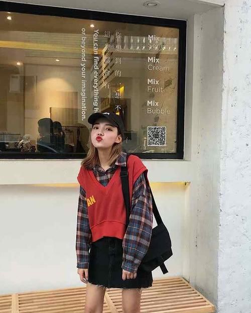  [衬衫]别再愁外套里面穿什么了，有这3件，美一整年