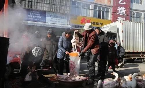  #宰杀#曾卖2元，如今成农村垃圾，有人却做起“免费买卖”，闯出