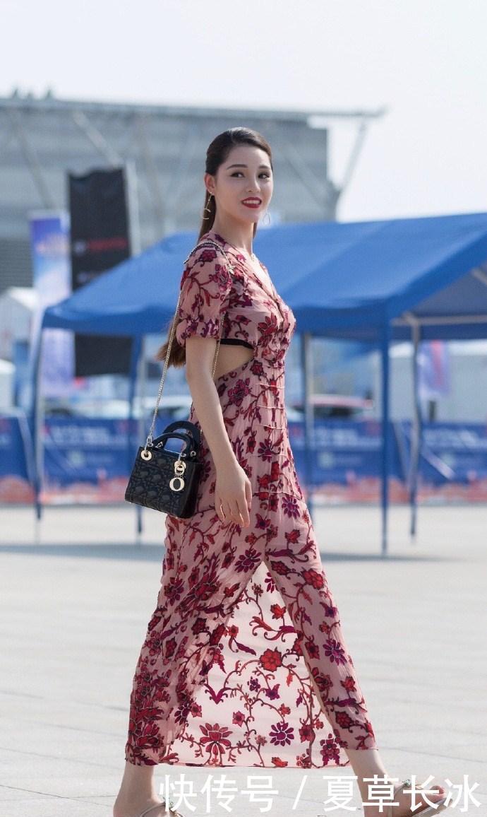 #位小姐姐#街拍:优雅的成熟风