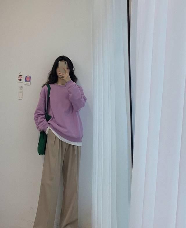  「圆领」乍暖还寒的时节，连帽卫衣怎样搭出高級美，轻轻松松美翻天