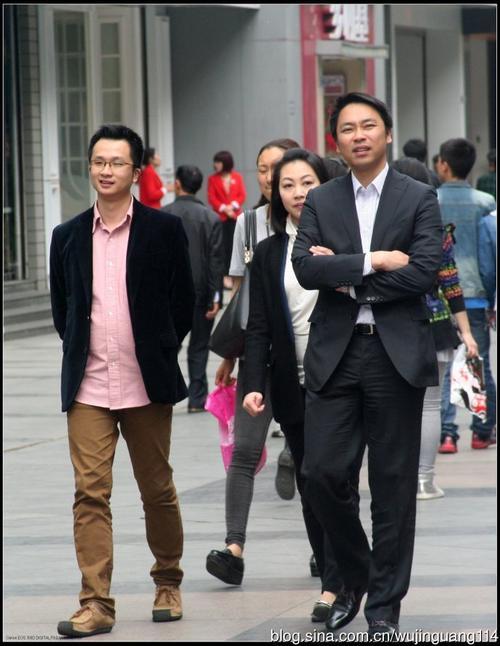 街拍:早春成都春熙路的时尚男女(图)