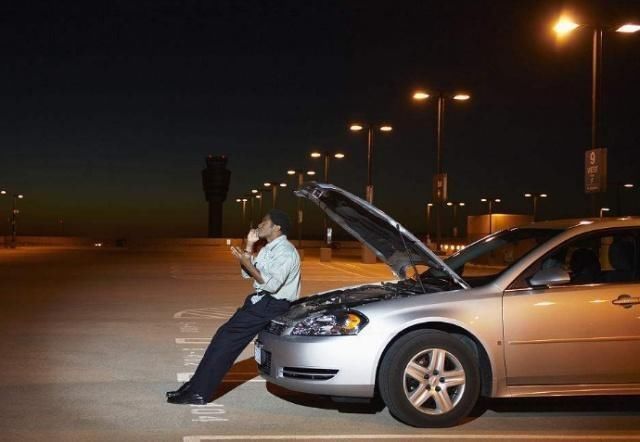  「前方」高速路上车快没油了，前方又没有加油站咋办？车主：后