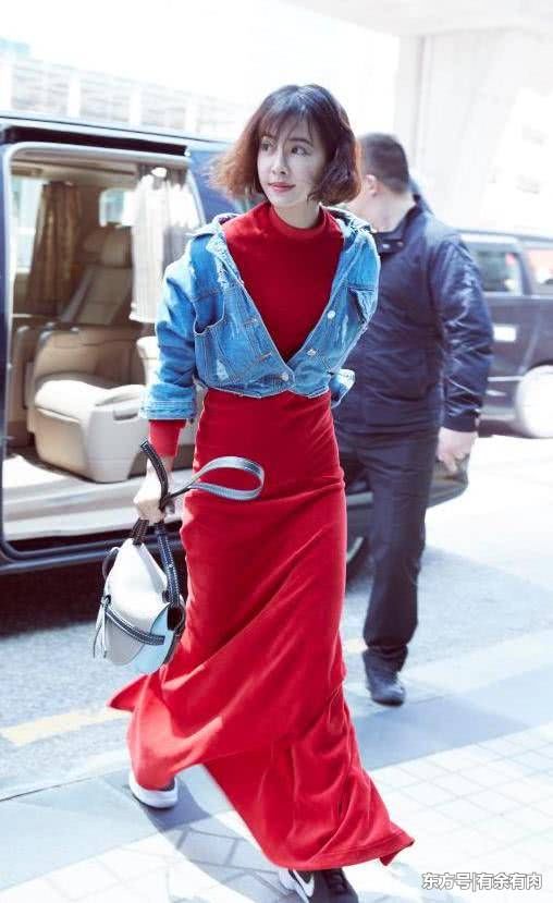 女星不易!蔡依林为秀长腿竟把裙子撕开了,真是太拼了!