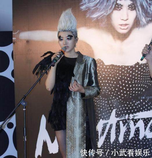 谭维维五千块的驴蹄鞋已经落伍了，现在流行李冰冰八千块的风火轮