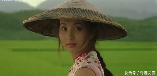  「当红」她曾是女神“万人迷”，当红嫁入豪门，年过40当中戏老师超幸福