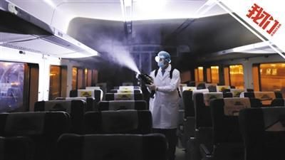  「座位」疫情下的成都动车车库8人深夜消毒2万个座位