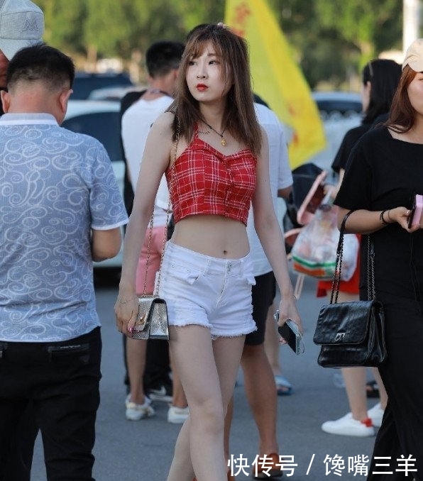  『来提升自己』摄影只有这样的可爱少女，这套服装才能发挥最大作用吧