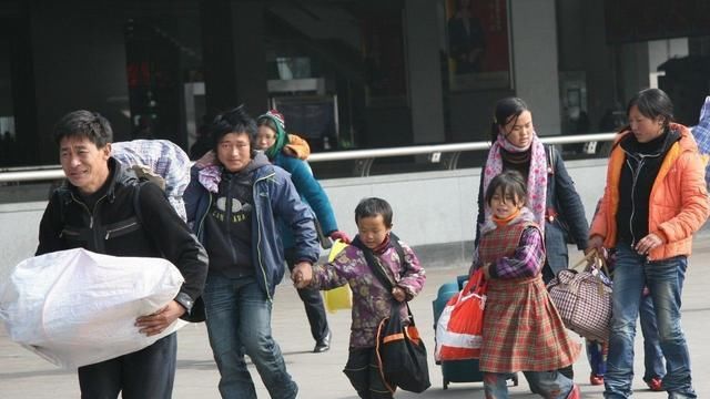  「买房子」十年前，农民赚钱就回村子建房子，现在在城里买房子，农村会消失吗？