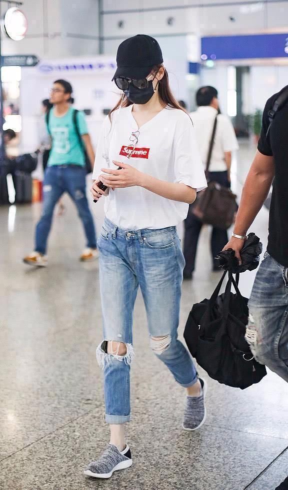 佟丽娅又接回了长发，侧颜撞脸唐嫣，气质却胜过唐嫣!