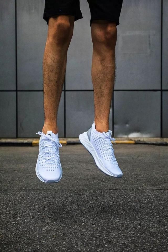 论上脚回头率和可玩性，这双新鞋我给 100 分！