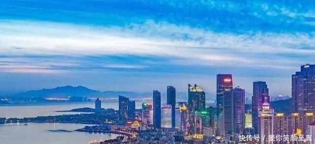  #GDP#目前我国十六座GDP超1万亿元的城市中，哪座城市的地均GDP