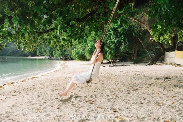 看了刘雯的旅行照，再看迪丽热巴，网友:这就是少女和仙女的差距