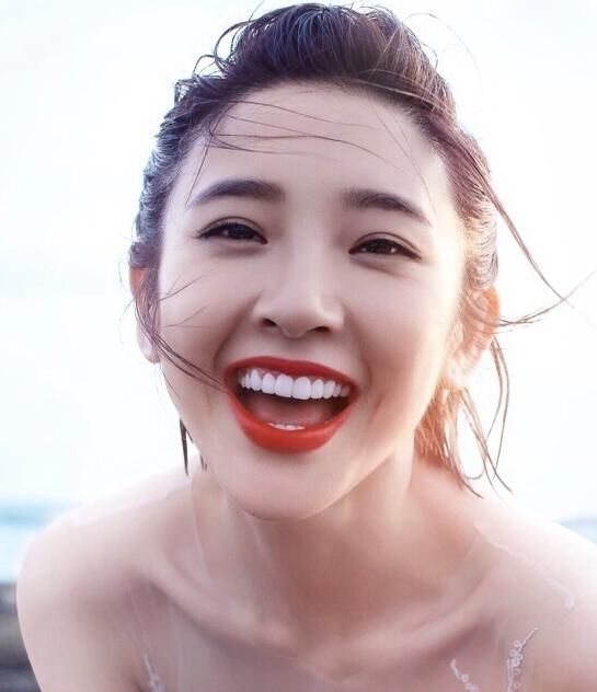 唐艺昕鞋子好看到网友急求链接，而黄灿灿重新解锁了绑鞋带方式!