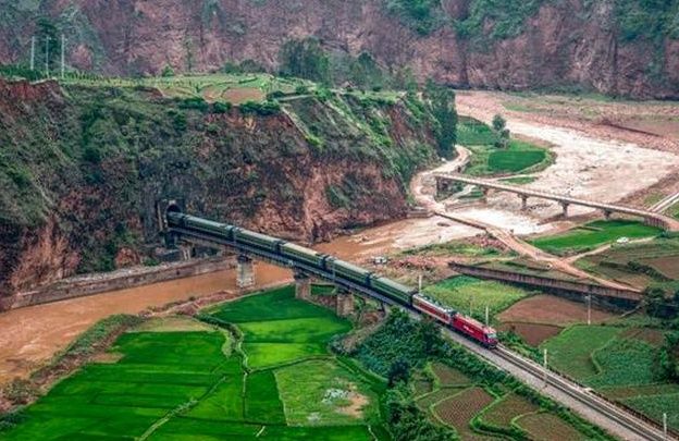 中国最特殊的大桥:火车经过都鸣笛30秒，只因桥墩浇筑1个人