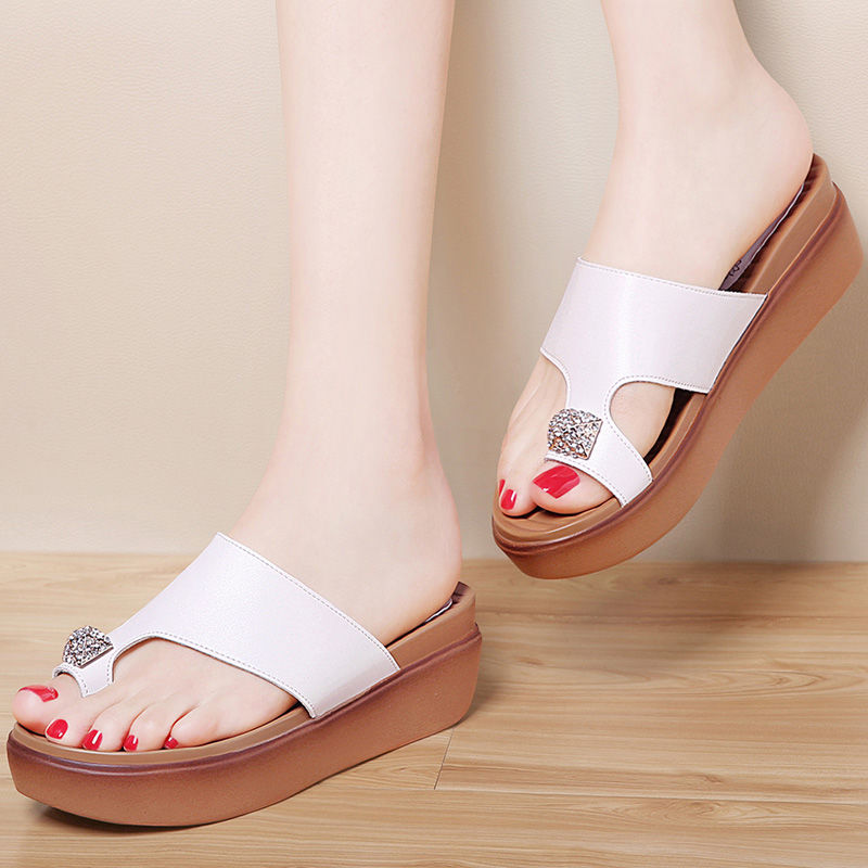 一双高跟鞋，胜过十双平底鞋!40岁老婆这样穿，特迷人