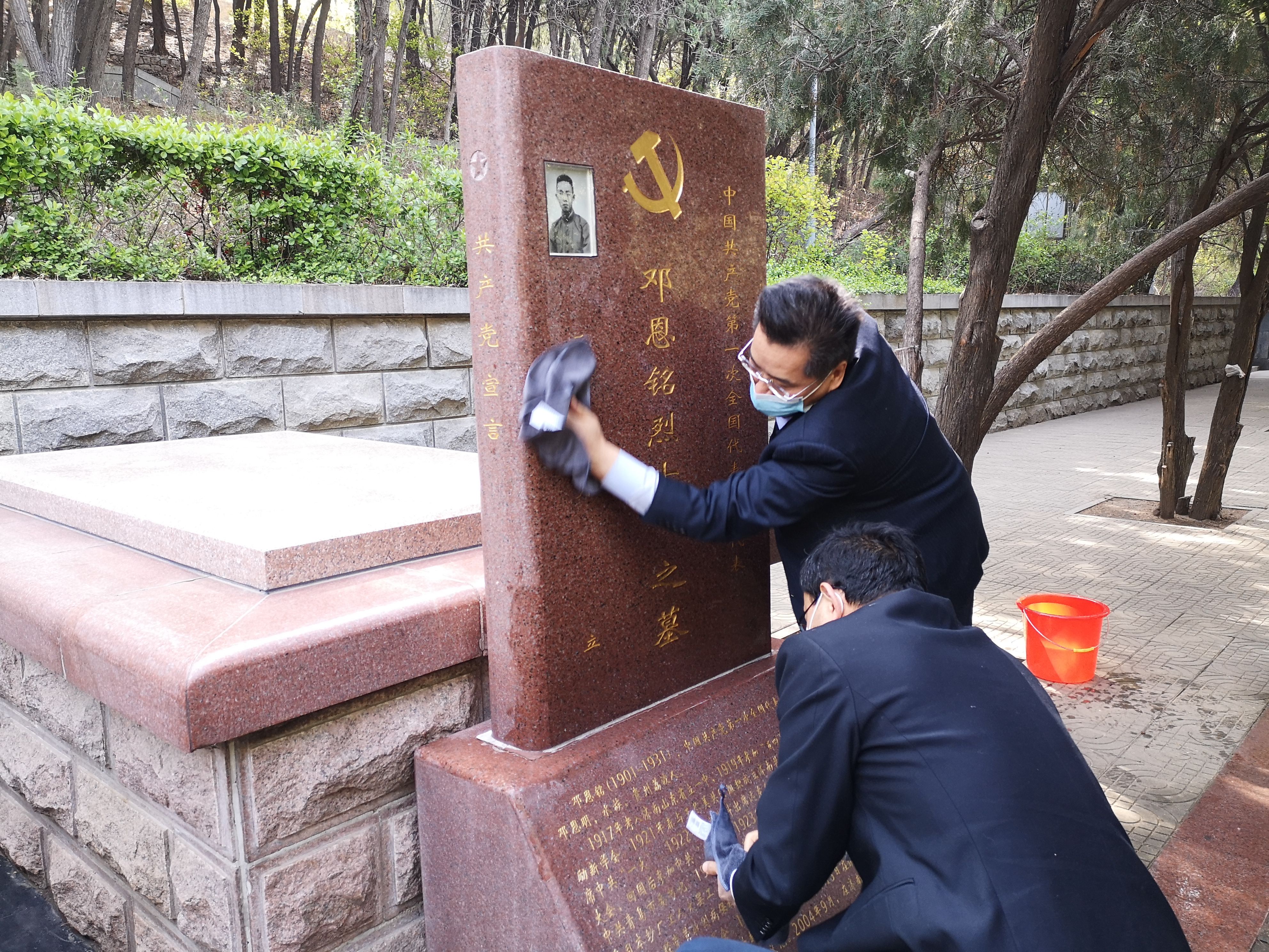  烈士墓：清明期间暂停现场祭扫，山东多地举行“代祭扫”活动致敬英烈
