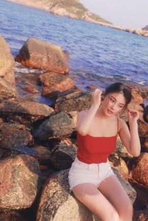 世界杯遭球迷袭胸却不以为然，扎双马尾大放厥词，“大嫂”徐冬冬